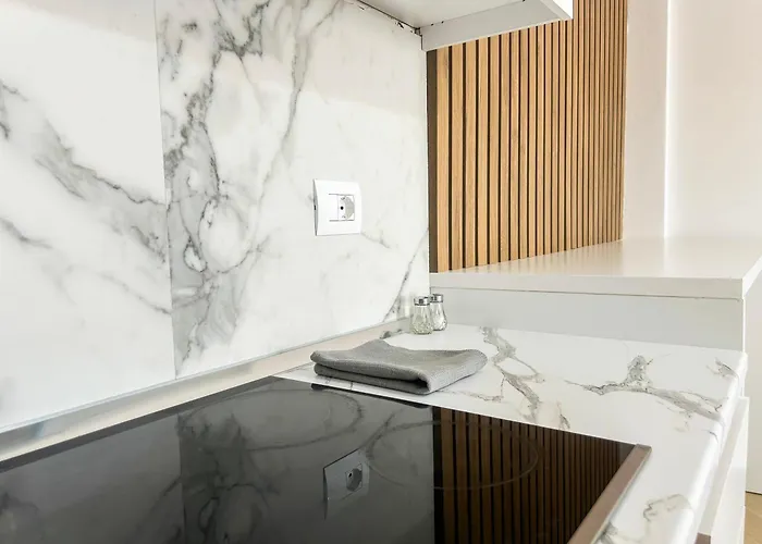 Velvet Sea Retreat D29 * Golem