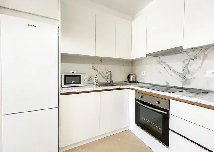 Velvet Sea Retreat D29 * Golem